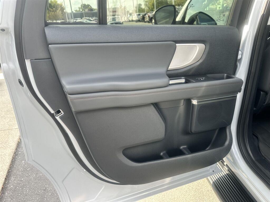 Ford Expedition MAX XLT 4WD 2025
