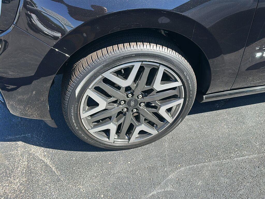 Ford Expedition MAX Platinum 4WD 2025