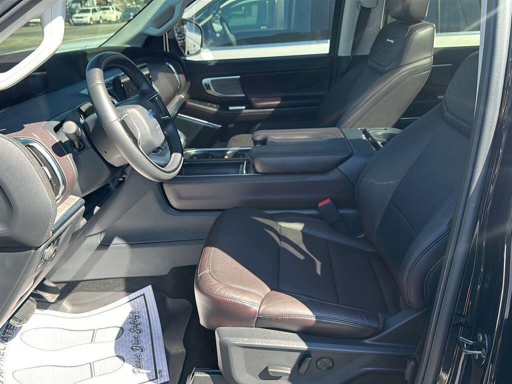 Ford Expedition MAX Platinum 4WD 2025