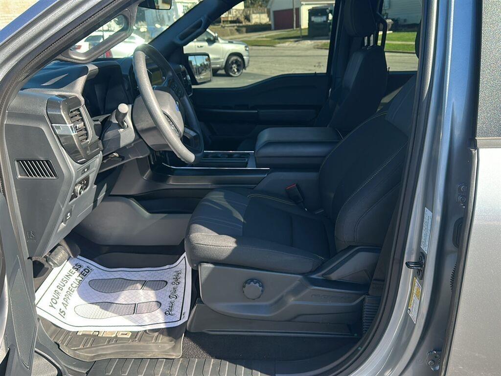 Ford F-150 STX SuperCrew 4WD 2025