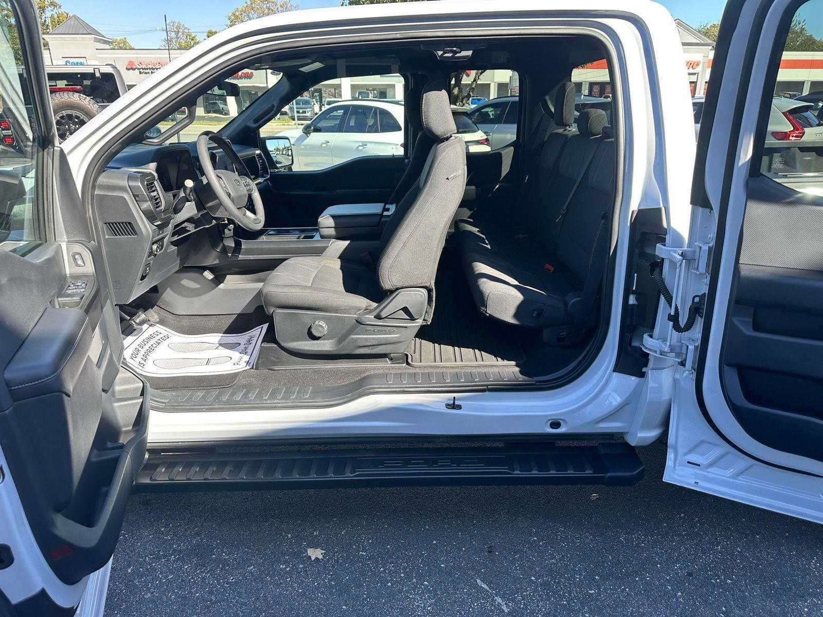 Ford F-150 STX SuperCab 4WD 2025