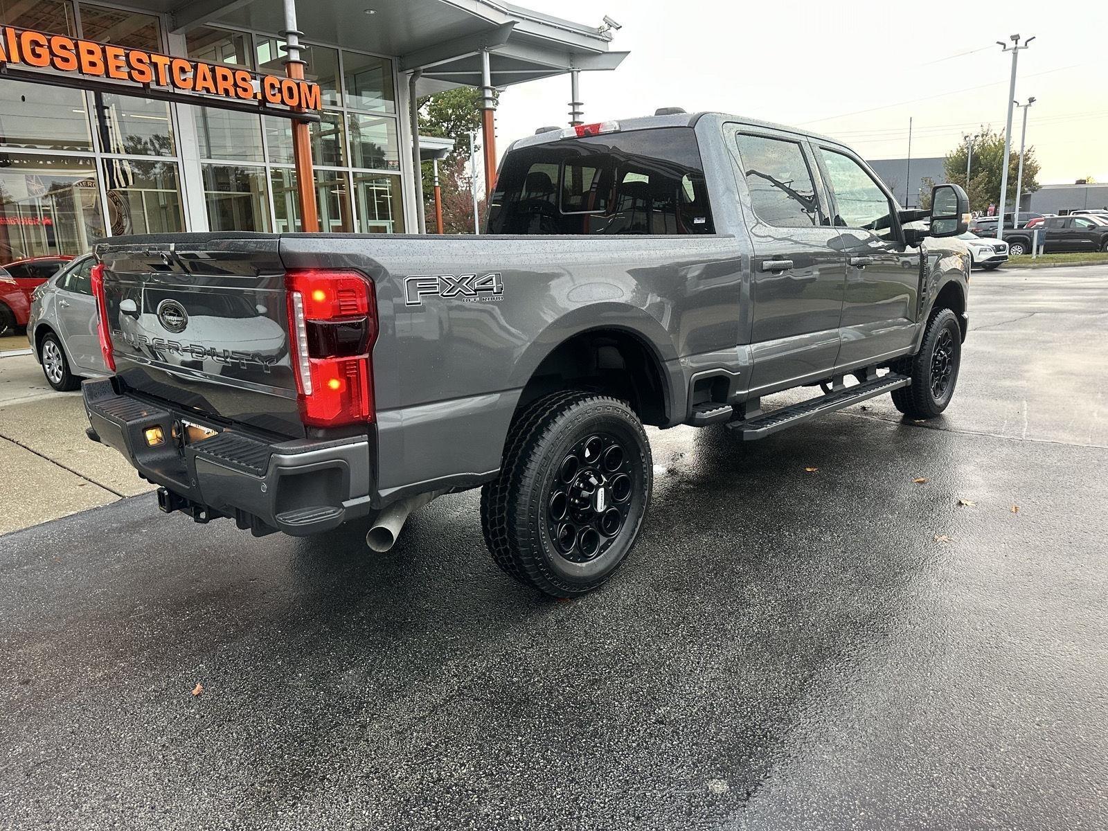 Ford F-350 SD XLT Crew Cab Long Bed 4WD 2026