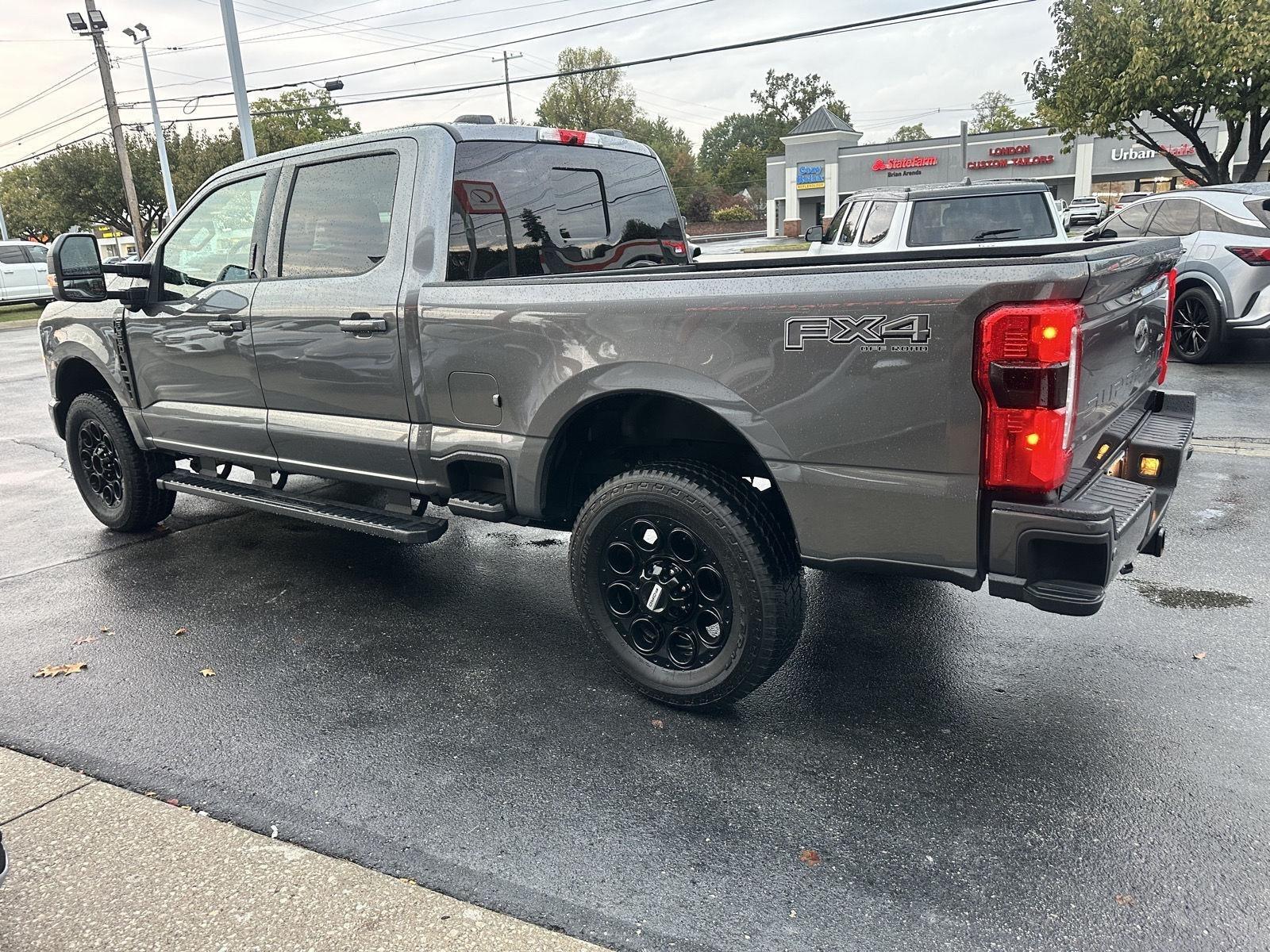 Ford F-350 SD XLT Crew Cab Long Bed 4WD 2026