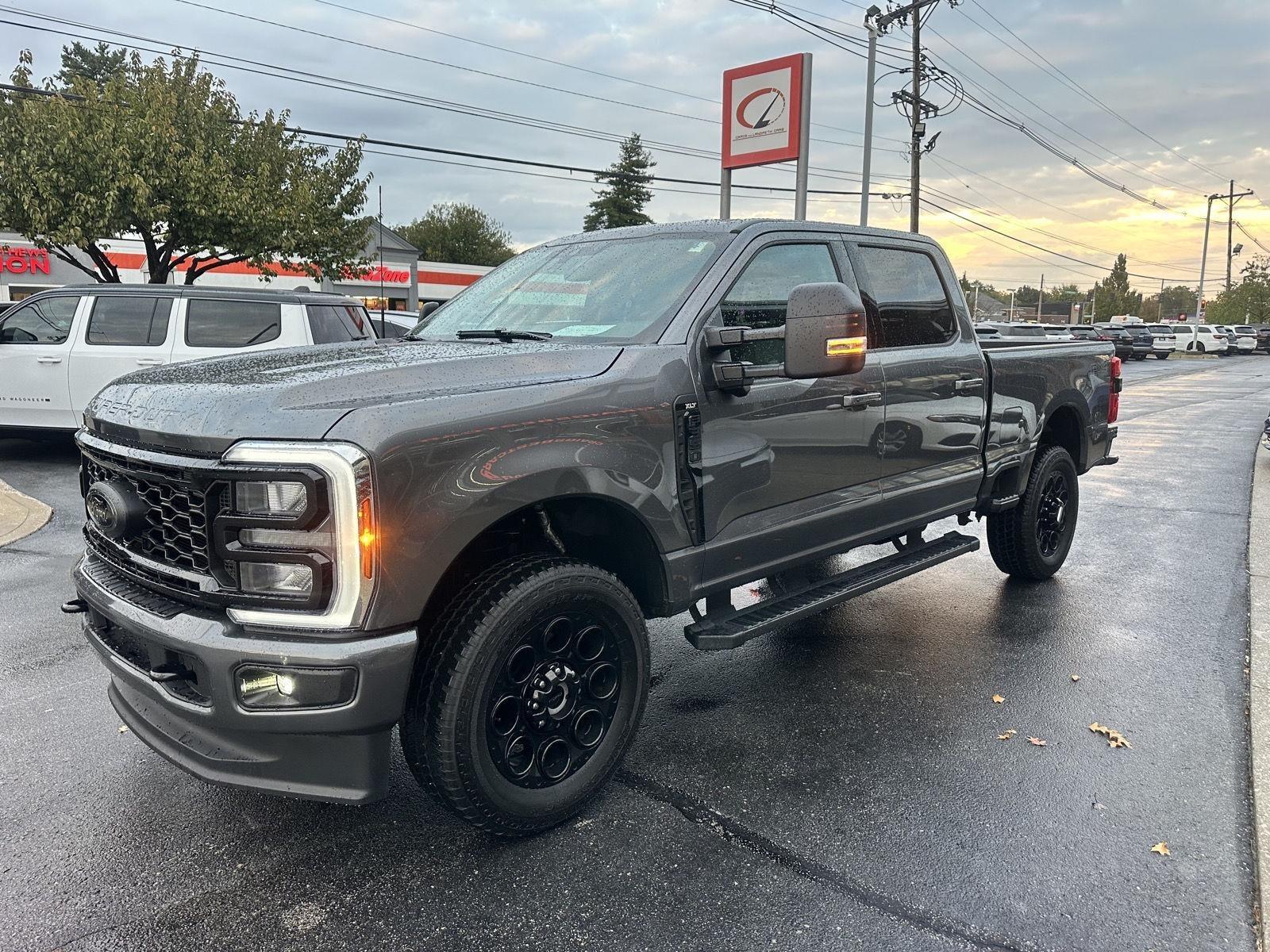 Ford F-350 SD XLT Crew Cab Long Bed 4WD 2026