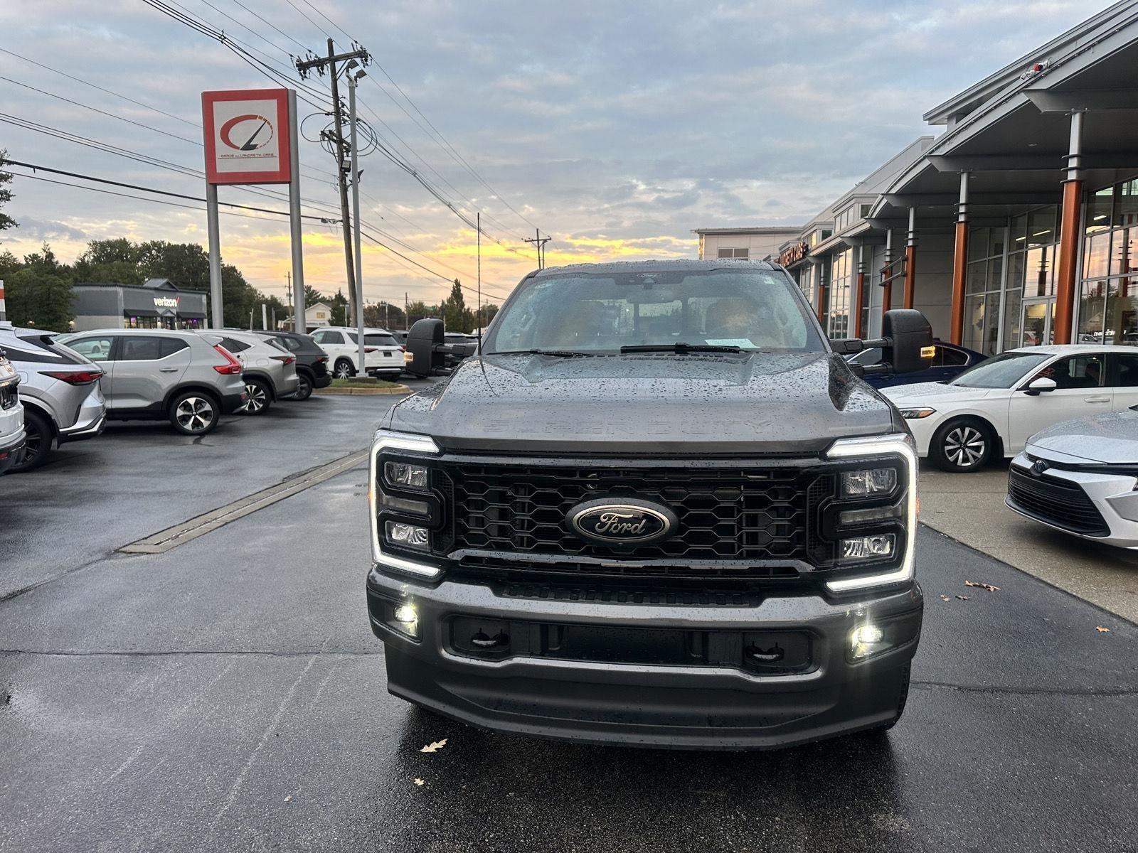 Ford F-350 SD XLT Crew Cab Long Bed 4WD 2026