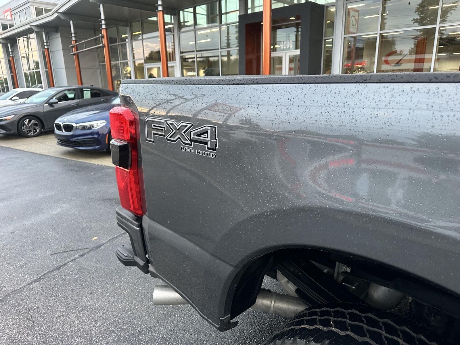 Ford F-350 SD XLT Crew Cab Long Bed 4WD 2026