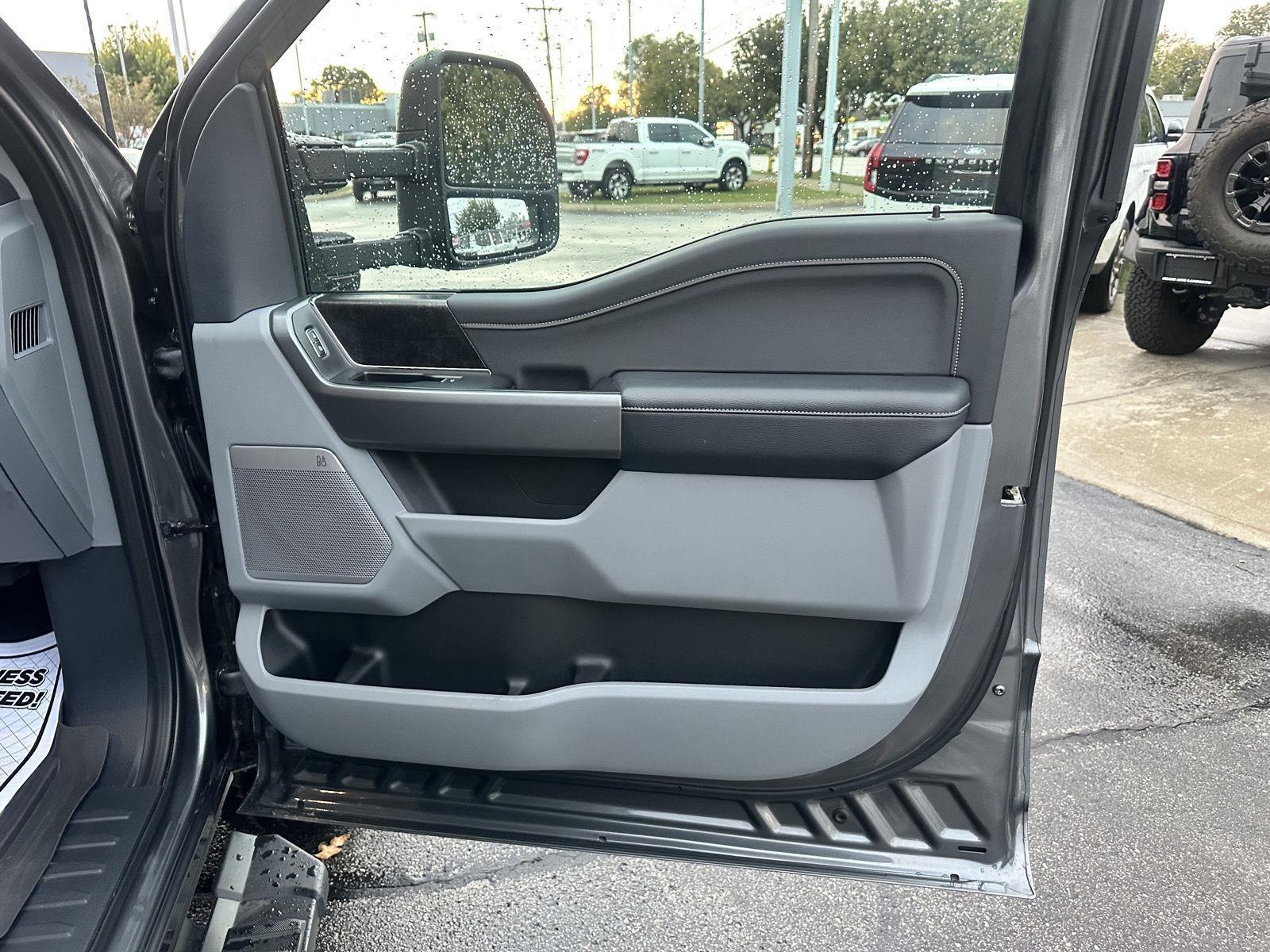 Ford F-350 SD XLT Crew Cab Long Bed 4WD 2026