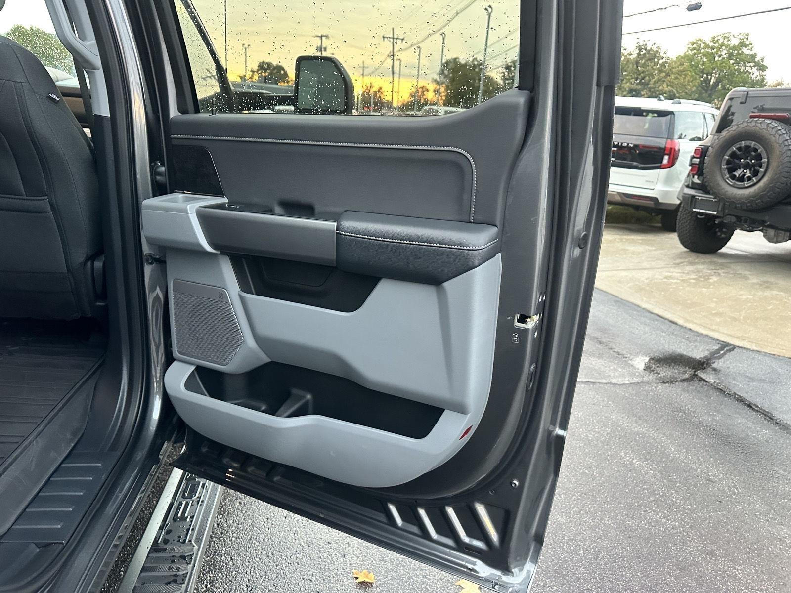 Ford F-350 SD XLT Crew Cab Long Bed 4WD 2026