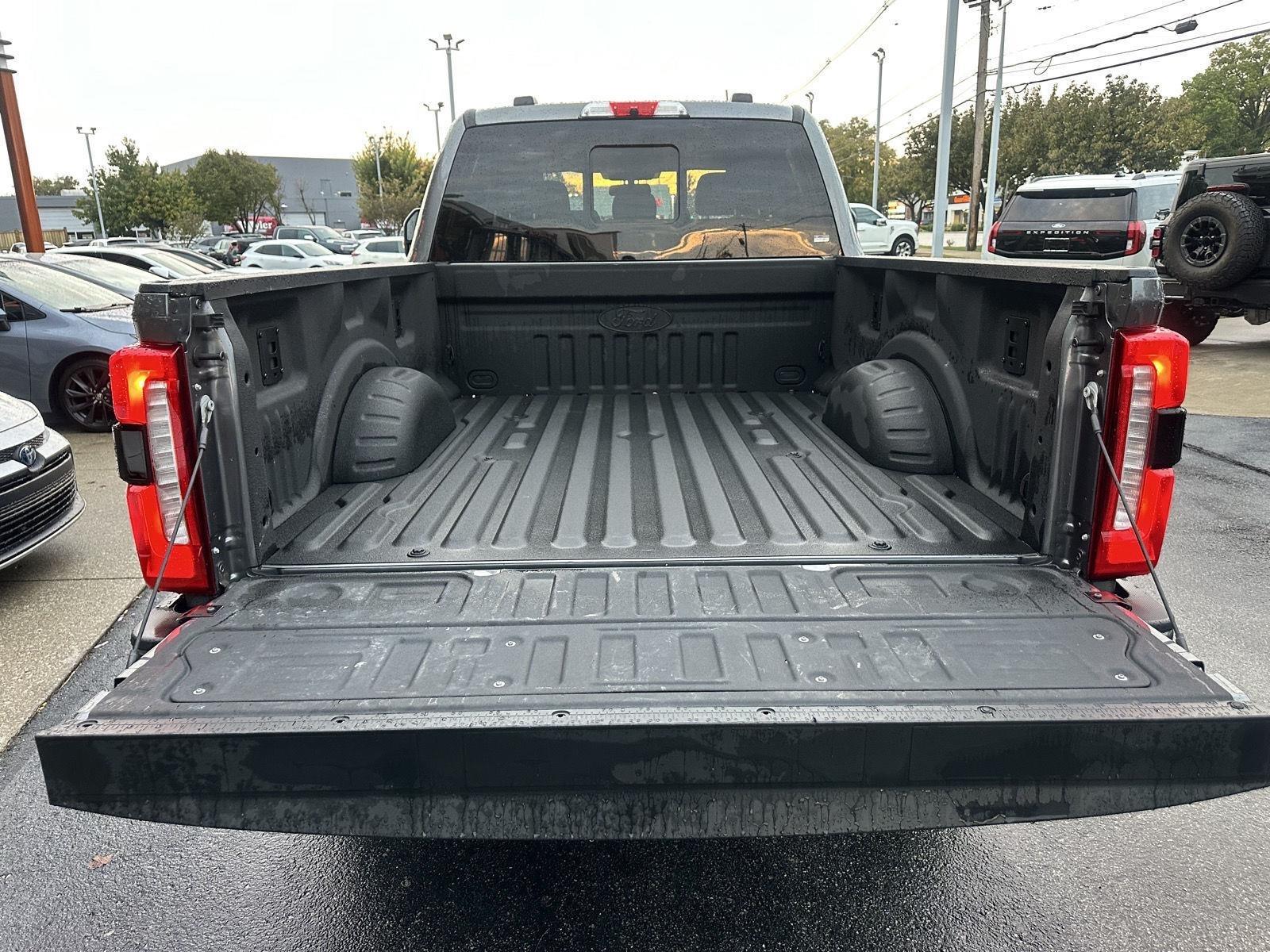Ford F-350 SD XLT Crew Cab Long Bed 4WD 2026
