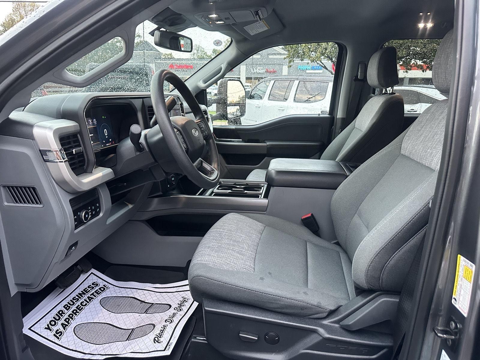 Ford F-350 SD XLT Crew Cab Long Bed 4WD 2026