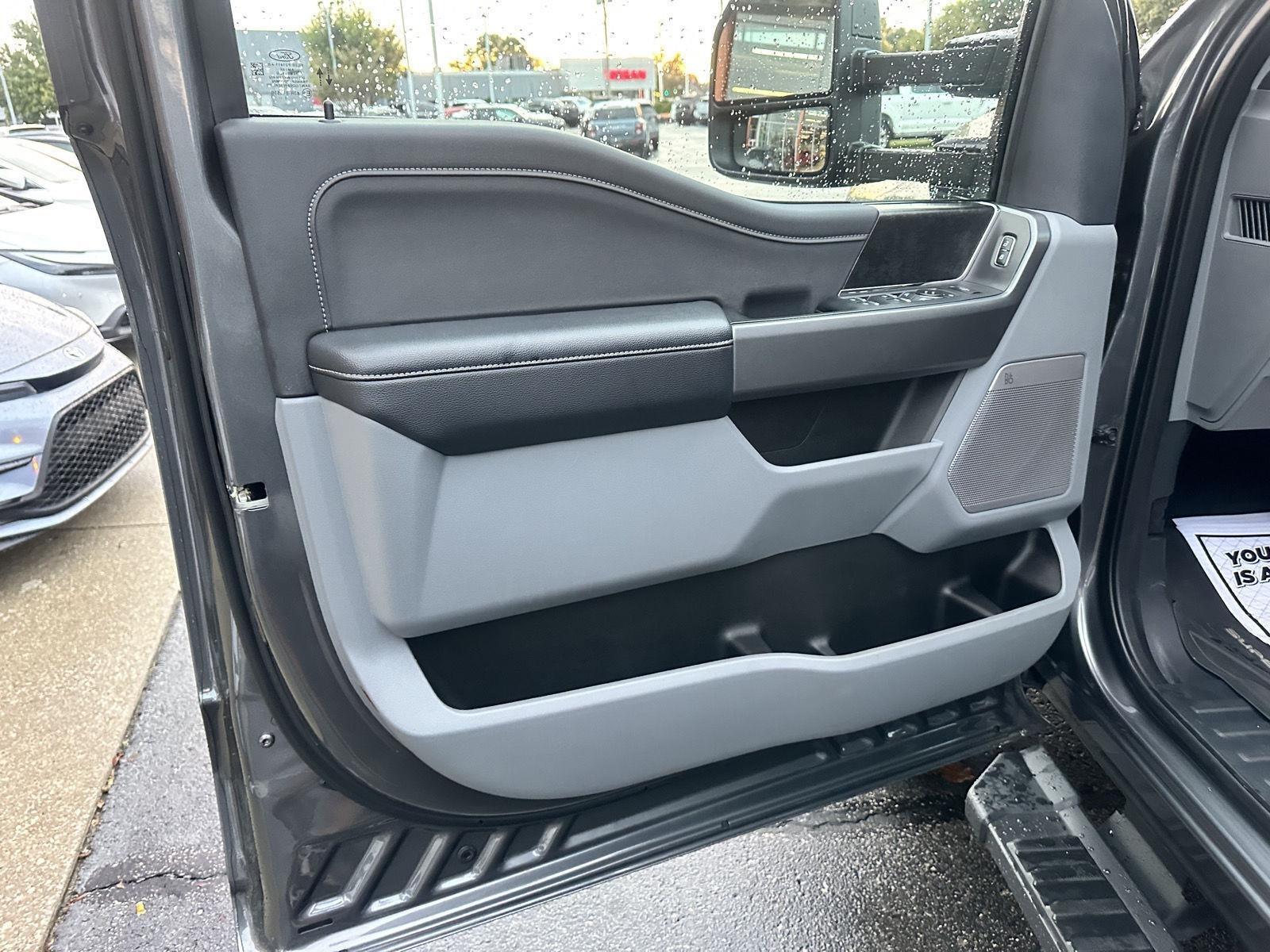 Ford F-350 SD XLT Crew Cab Long Bed 4WD 2026