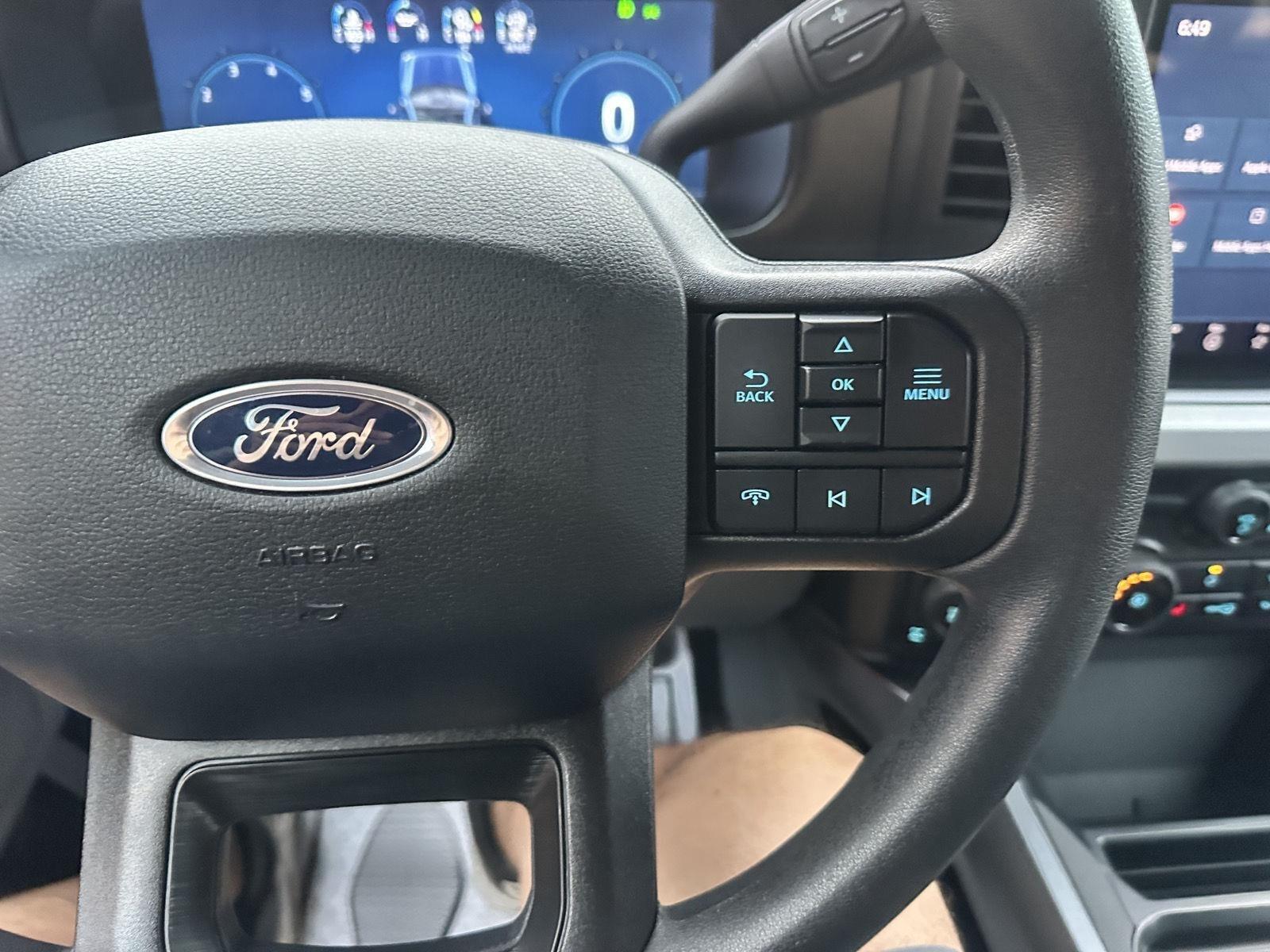 Ford F-350 SD XLT Crew Cab Long Bed 4WD 2026