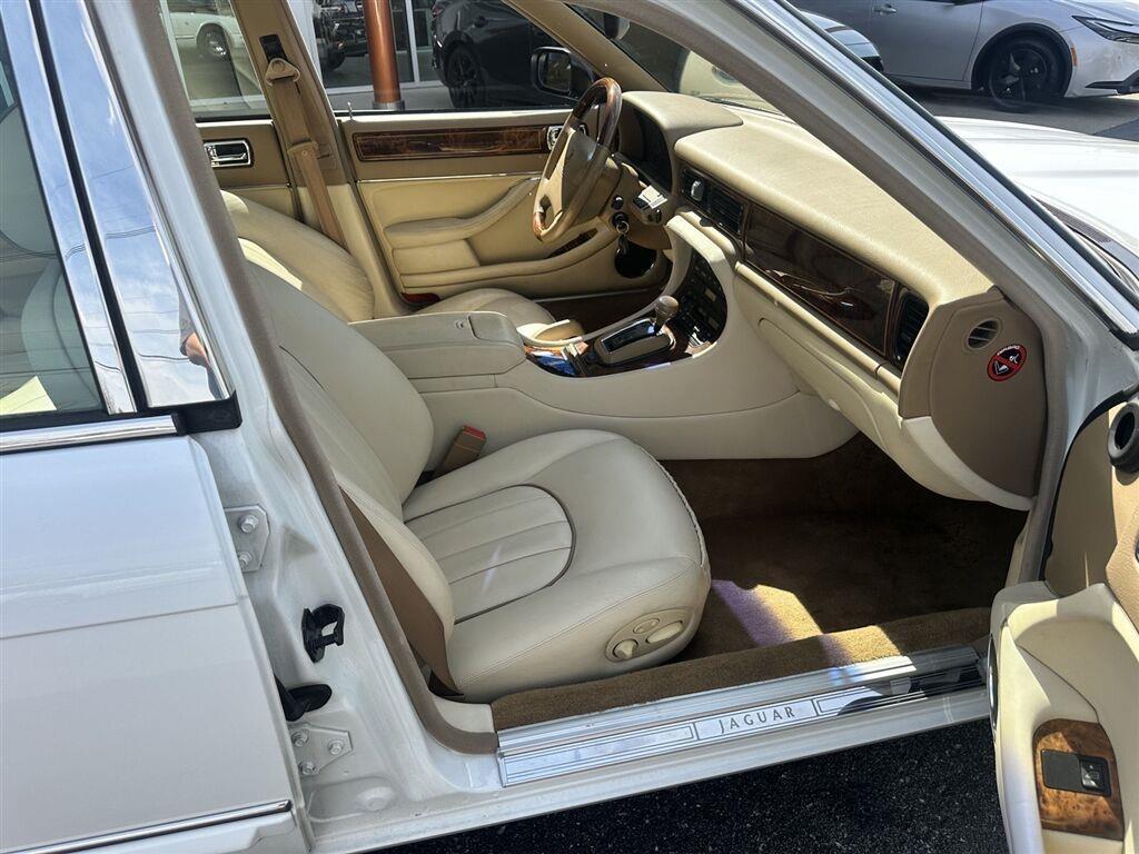 Jaguar XJ Sedan Vanden Plas 1997