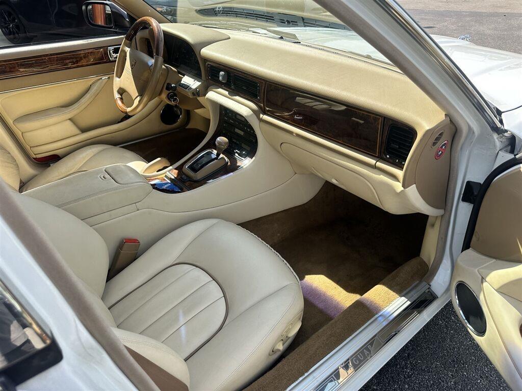 Jaguar XJ Sedan Vanden Plas 1997