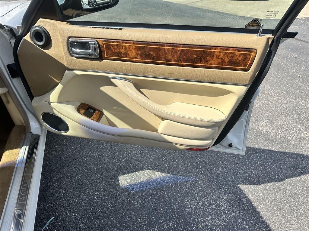 Jaguar XJ Sedan Vanden Plas 1997