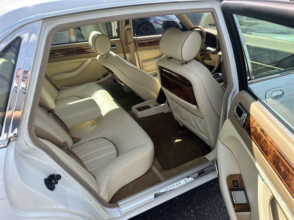 Jaguar XJ Sedan Vanden Plas 1997
