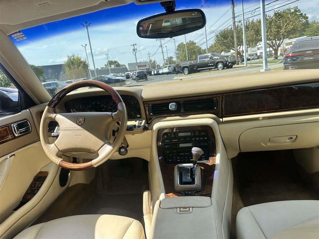 Jaguar XJ Sedan Vanden Plas 1997