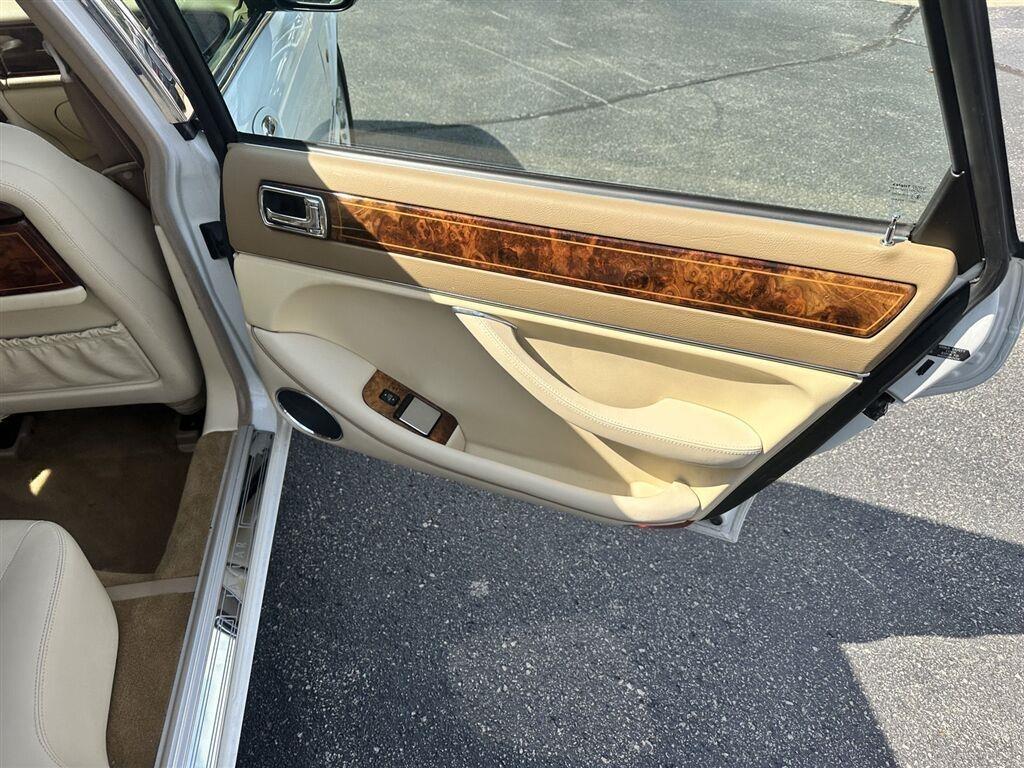 Jaguar XJ Sedan Vanden Plas 1997