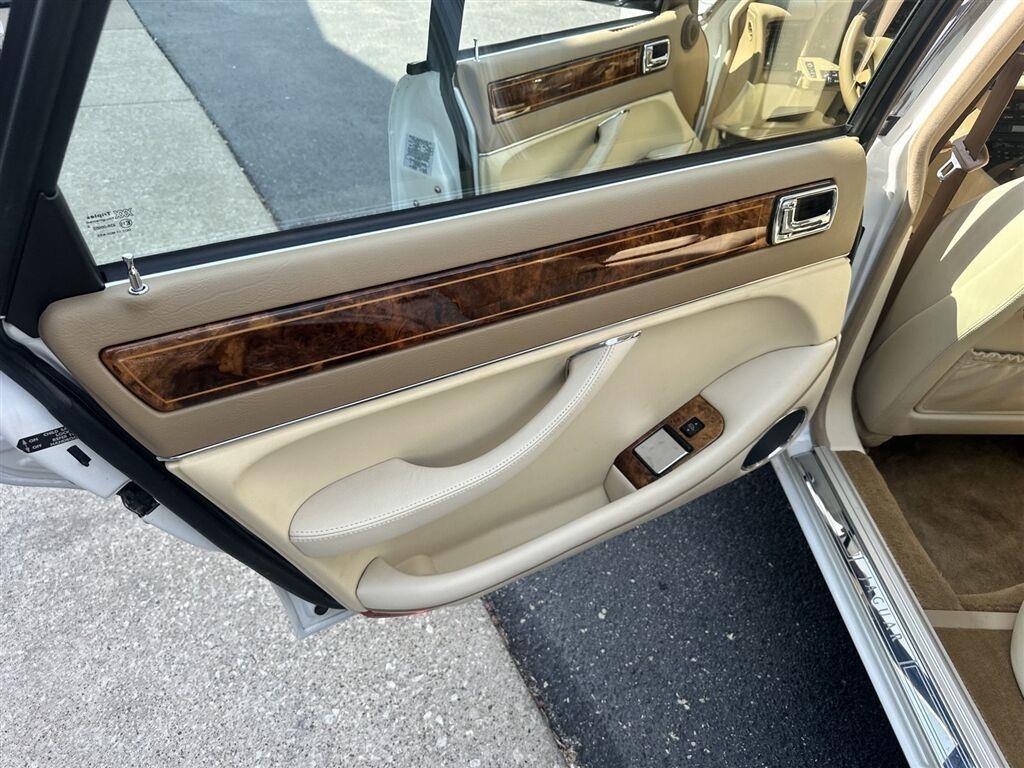 Jaguar XJ Sedan Vanden Plas 1997