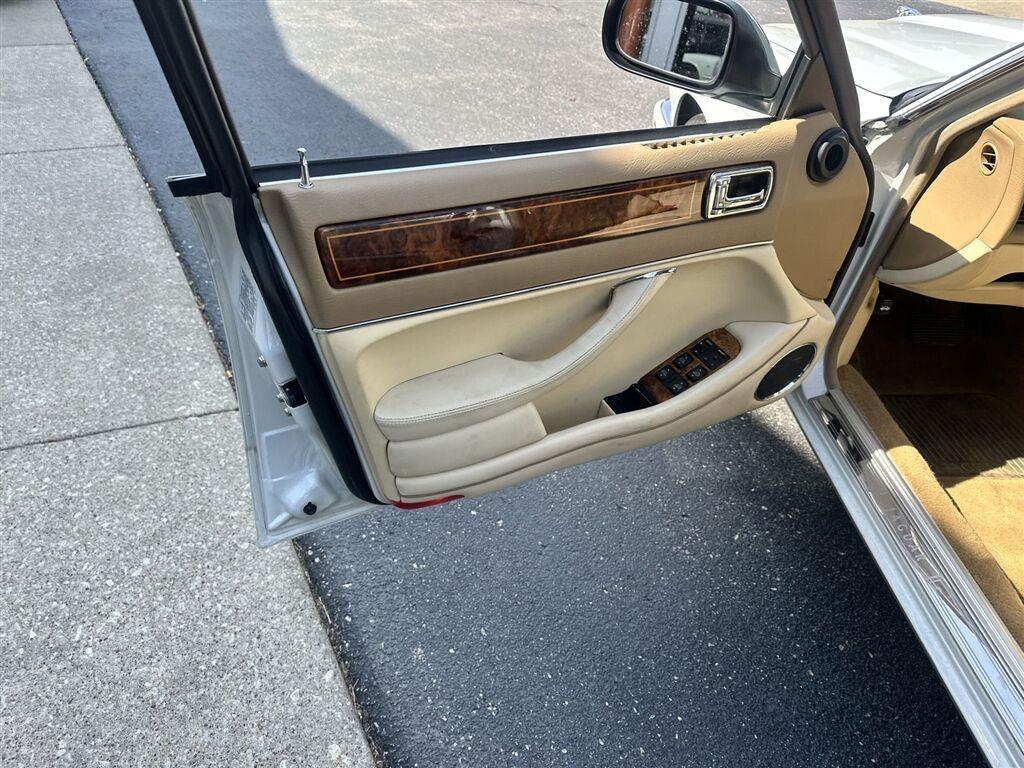 Jaguar XJ Sedan Vanden Plas 1997