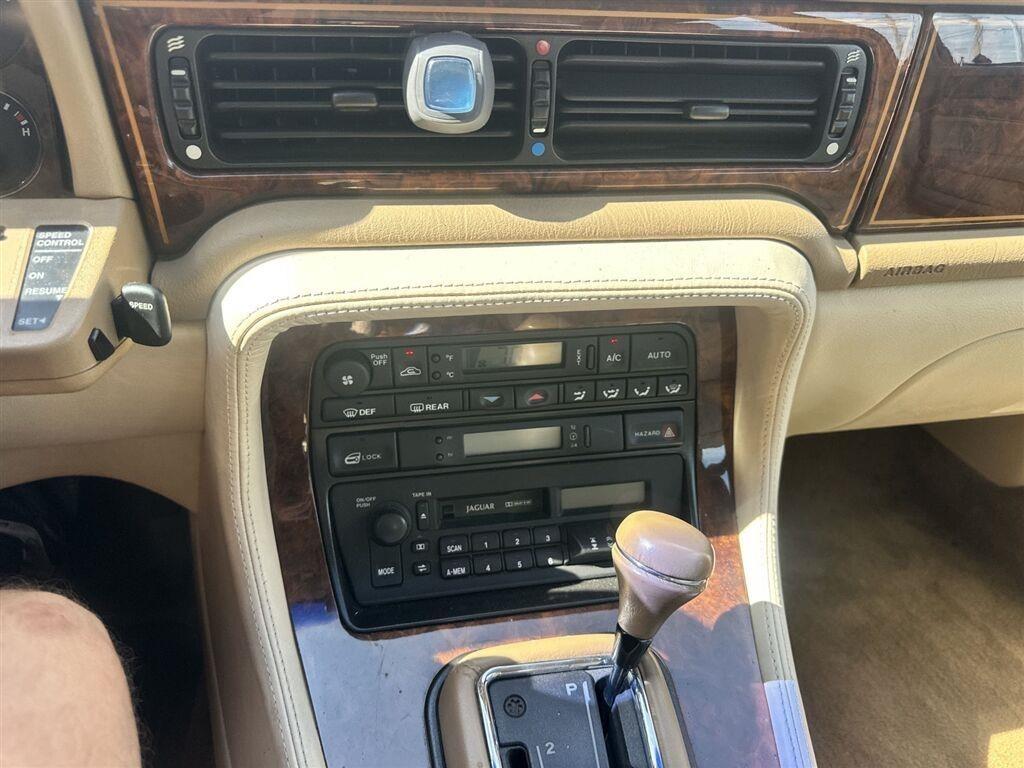 Jaguar XJ Sedan Vanden Plas 1997