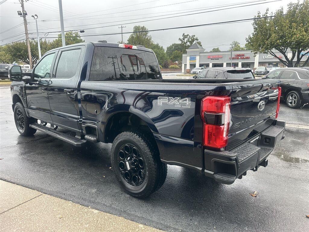 Ford F-250 SD Lariat Crew Cab 4WD 2025