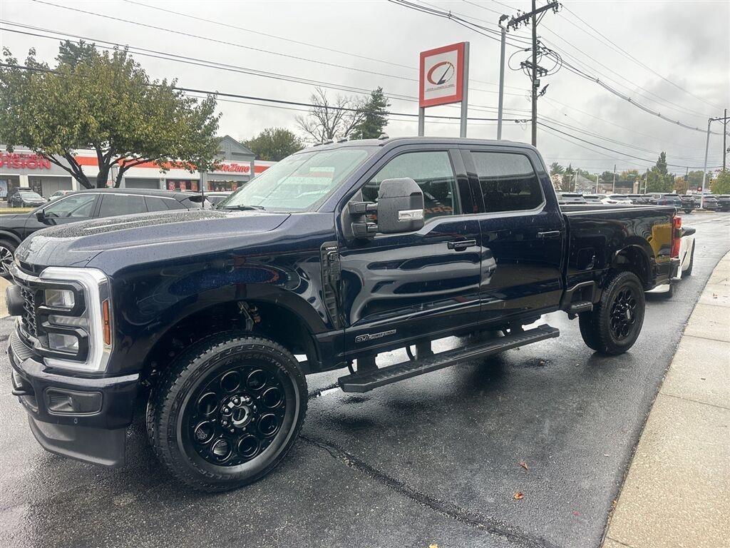 Ford F-250 SD Lariat Crew Cab 4WD 2025