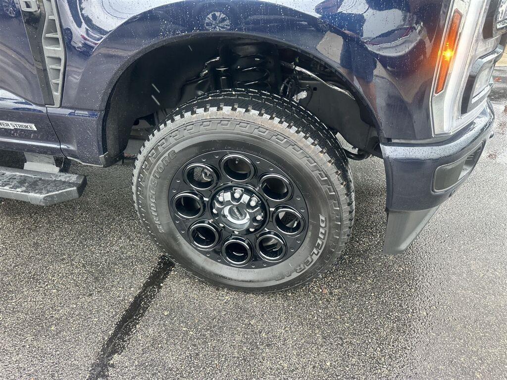 Ford F-250 SD Lariat Crew Cab 4WD 2025