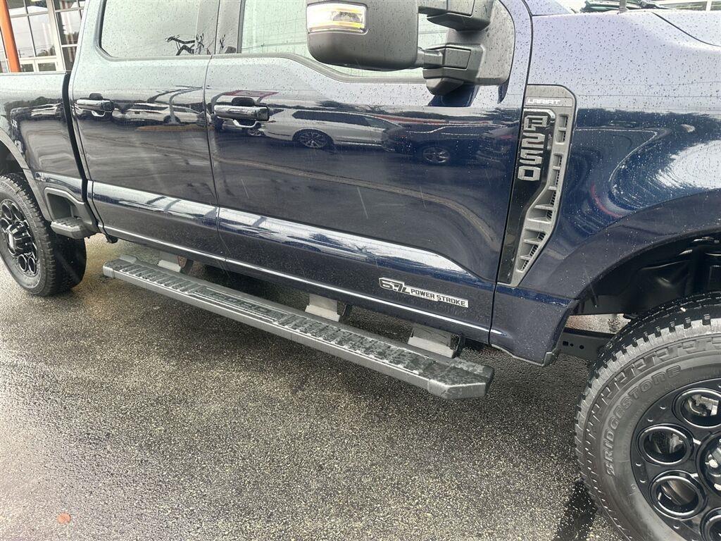 Ford F-250 SD Lariat Crew Cab 4WD 2025