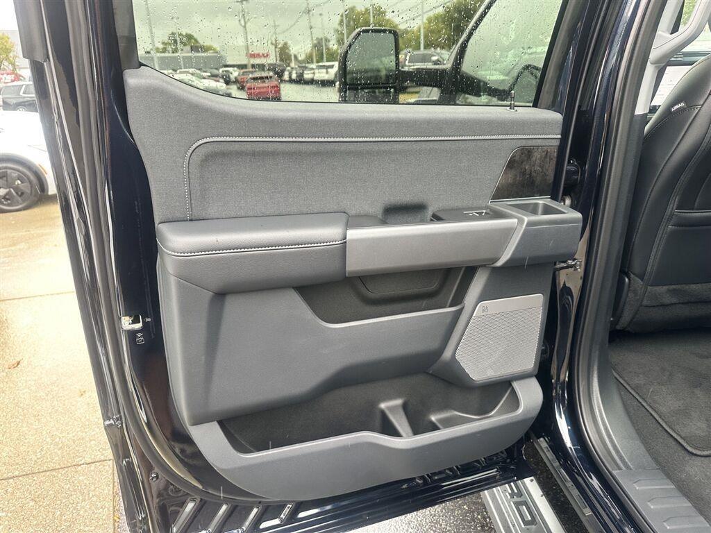 Ford F-250 SD Lariat Crew Cab 4WD 2025