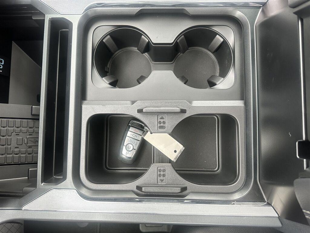 Ford F-250 SD Lariat Crew Cab 4WD 2025