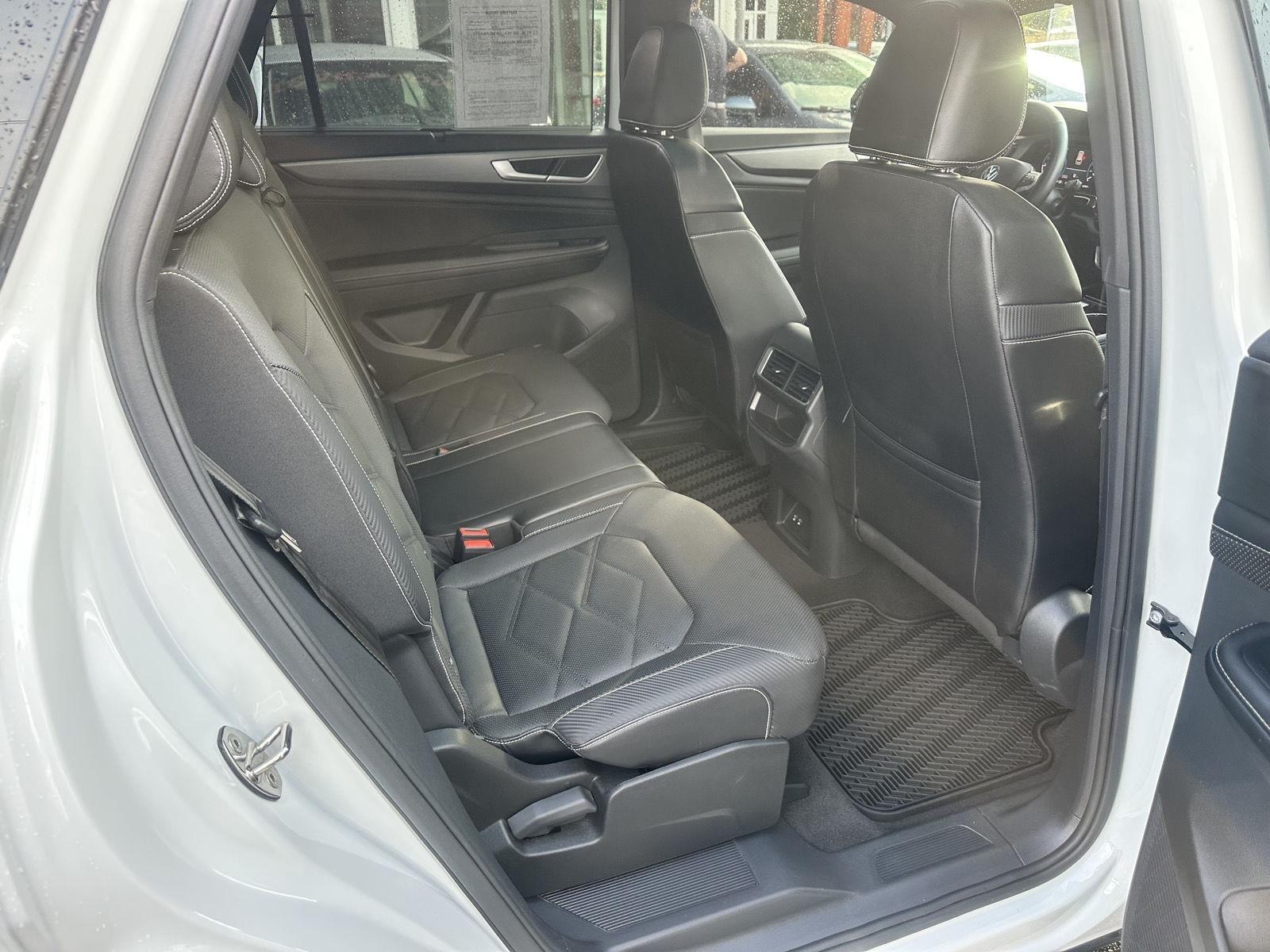 Volkswagen Atlas Cross Sport SE w/Technology AWD 2024