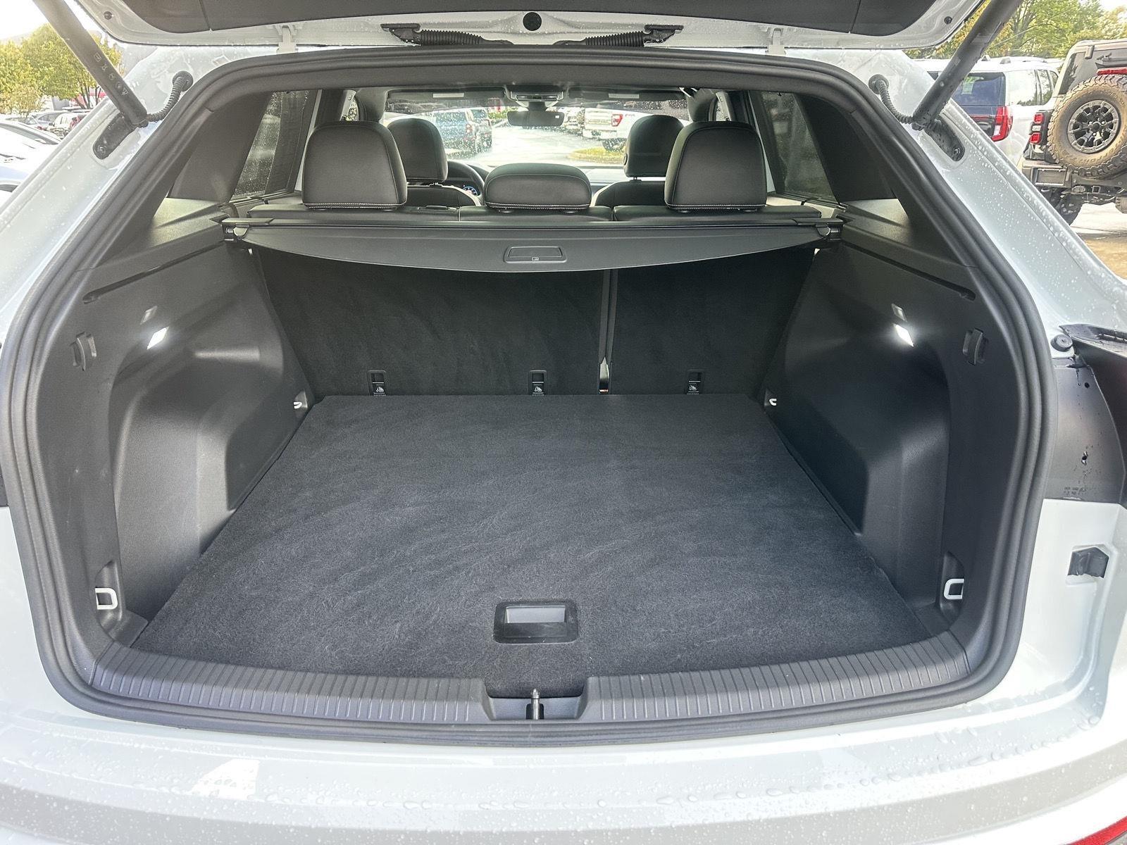 Volkswagen Atlas Cross Sport SE w/Technology AWD 2024
