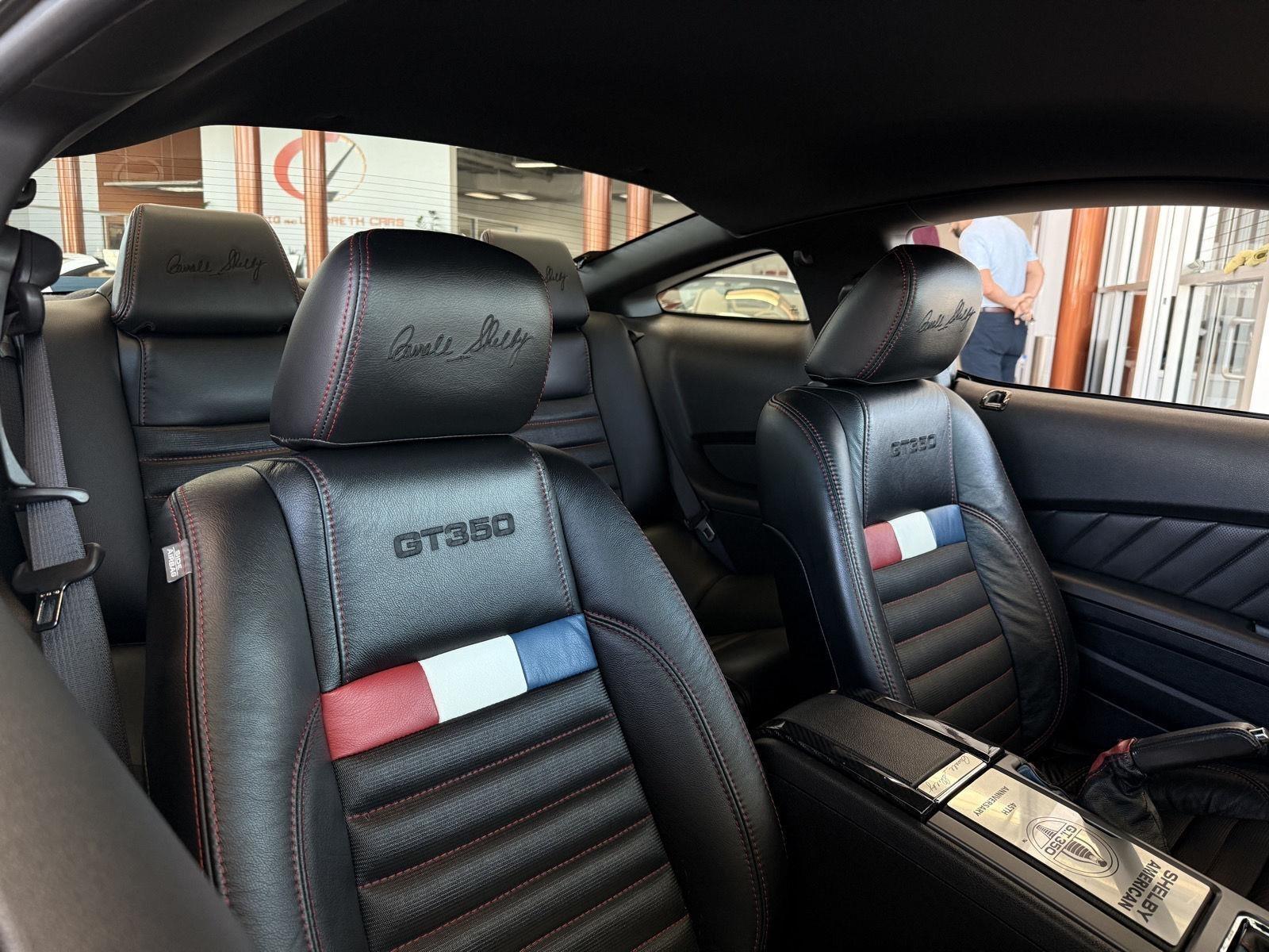 Ford Shelby GT350 Base 2011