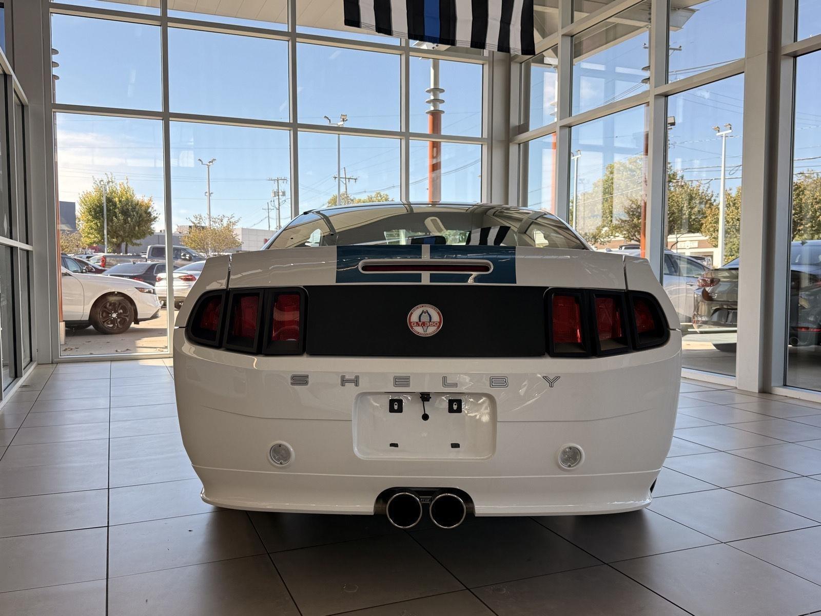 Ford Shelby GT350 Base 2011