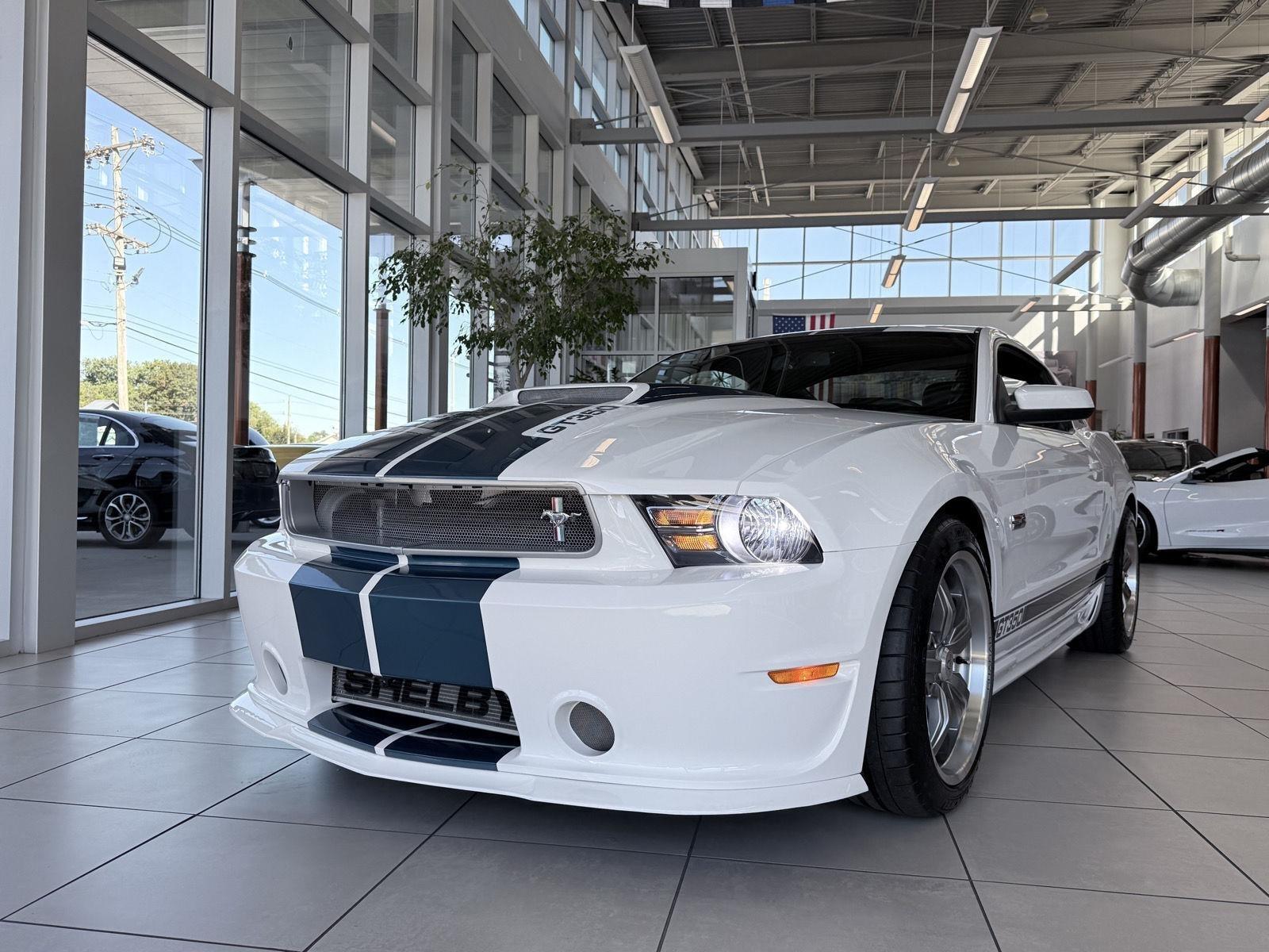 Ford Shelby GT350 Base 2011