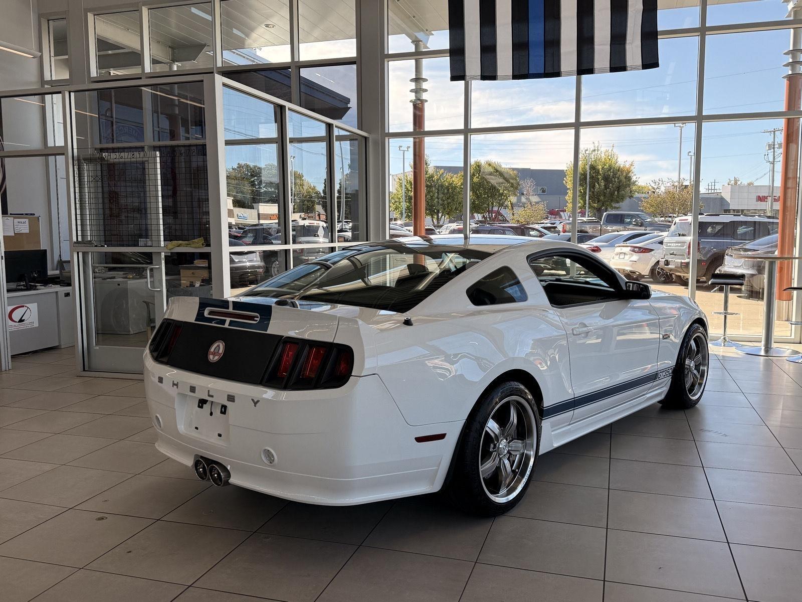 Ford Shelby GT350 Base 2011