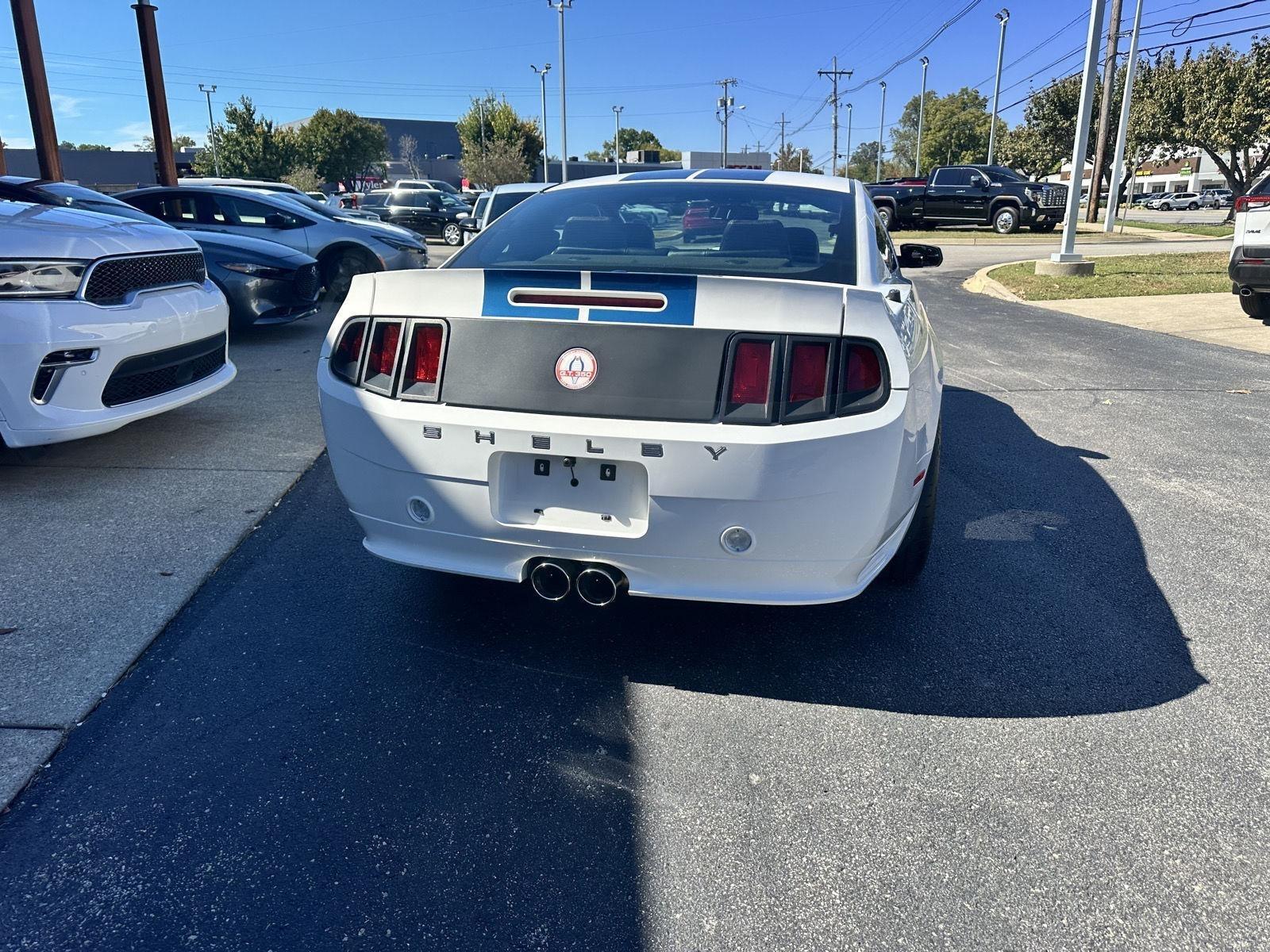 Ford Shelby GT350 Base 2011