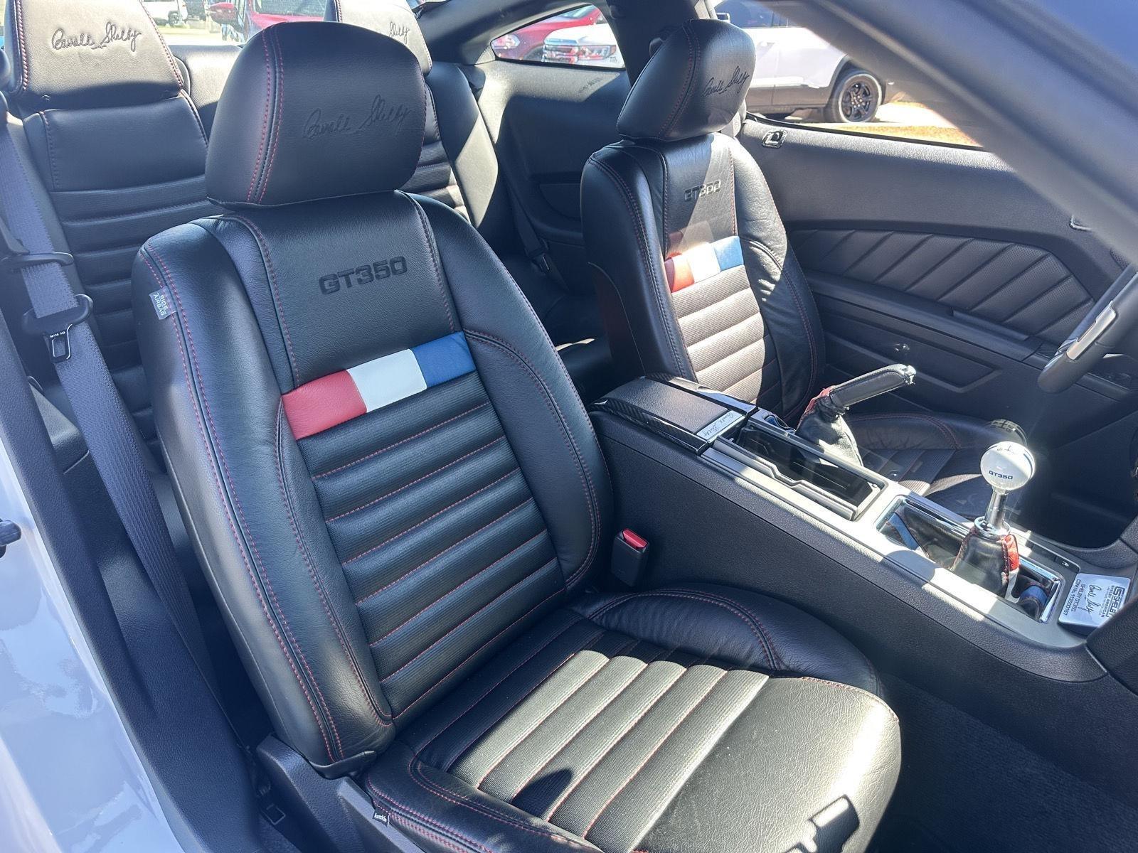 Ford Shelby GT350 Base 2011