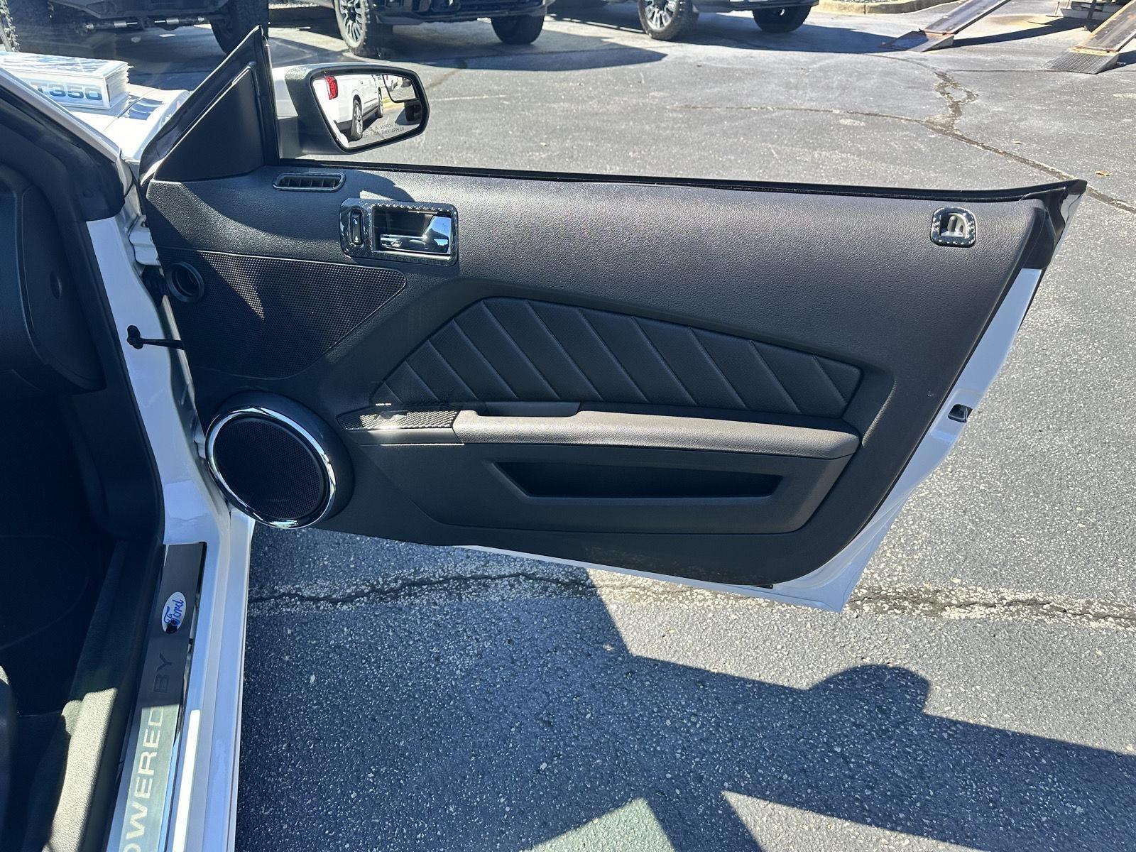 Ford Shelby GT350 Base 2011