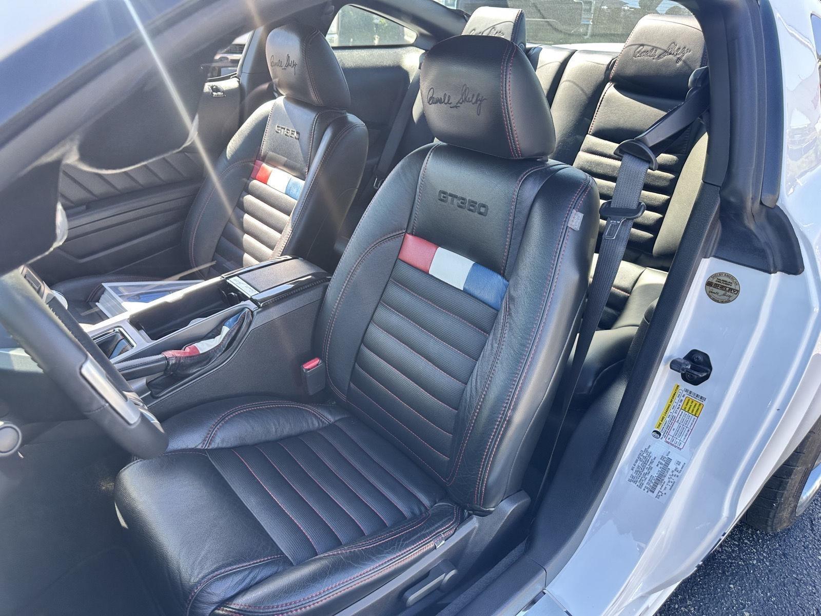 Ford Shelby GT350 Base 2011