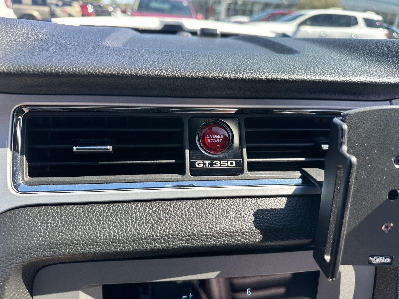 Ford Shelby GT350 Base 2011