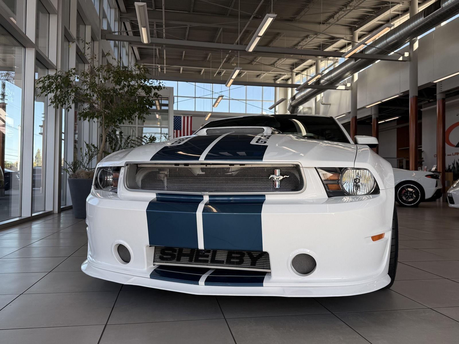 Ford Shelby GT350 Base 2011