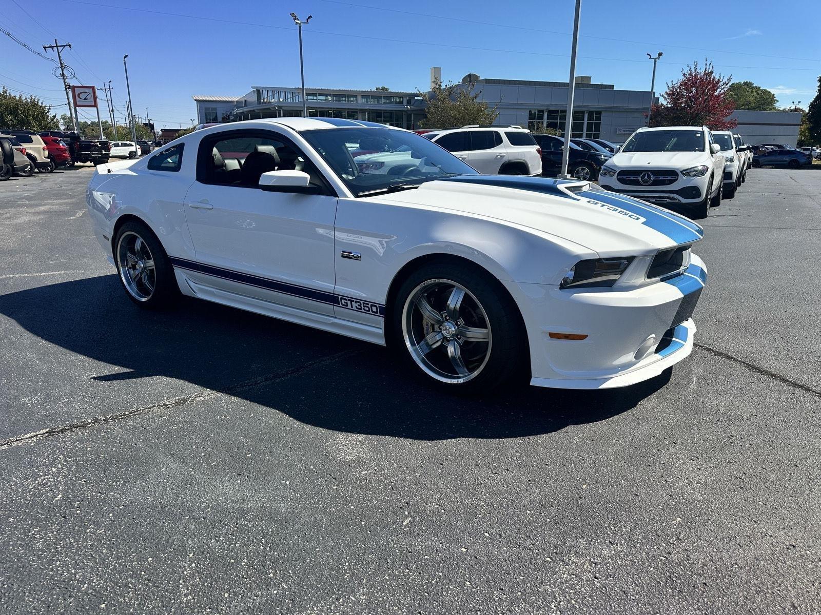 Ford Shelby GT350 Base 2011