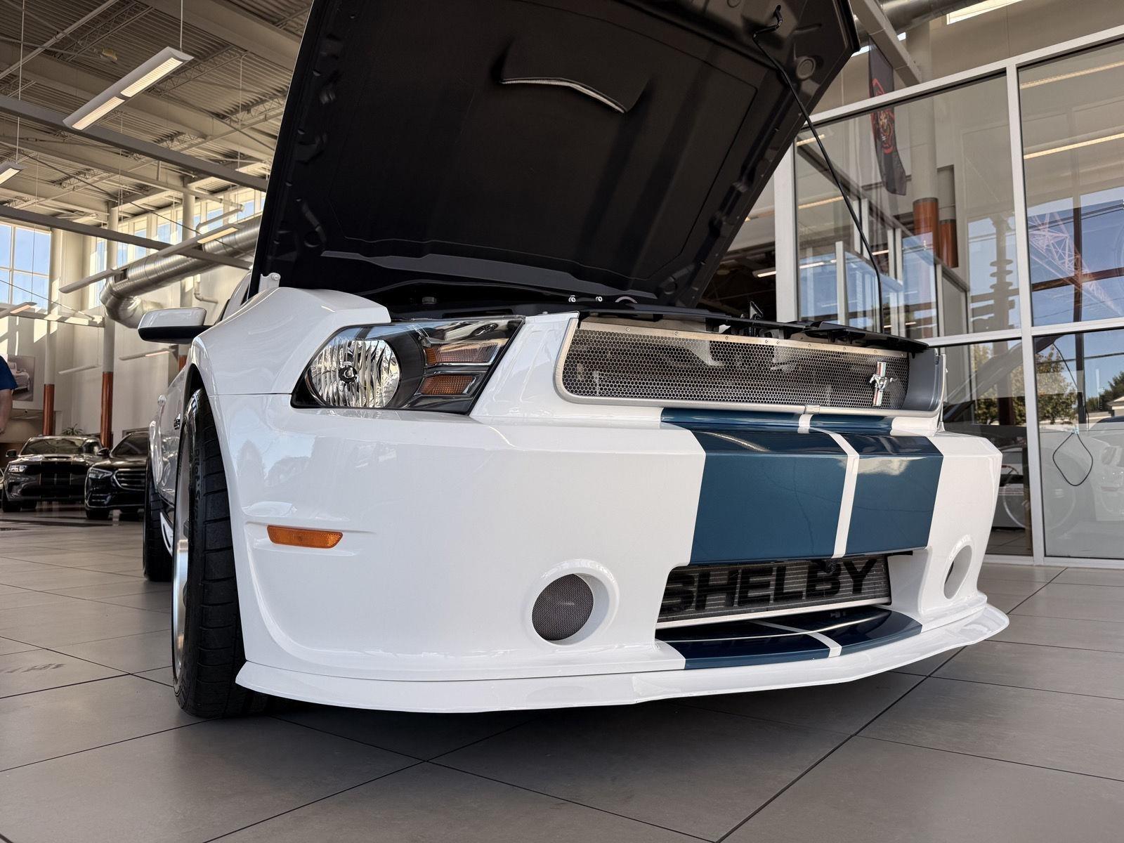 Ford Shelby GT350 Base 2011