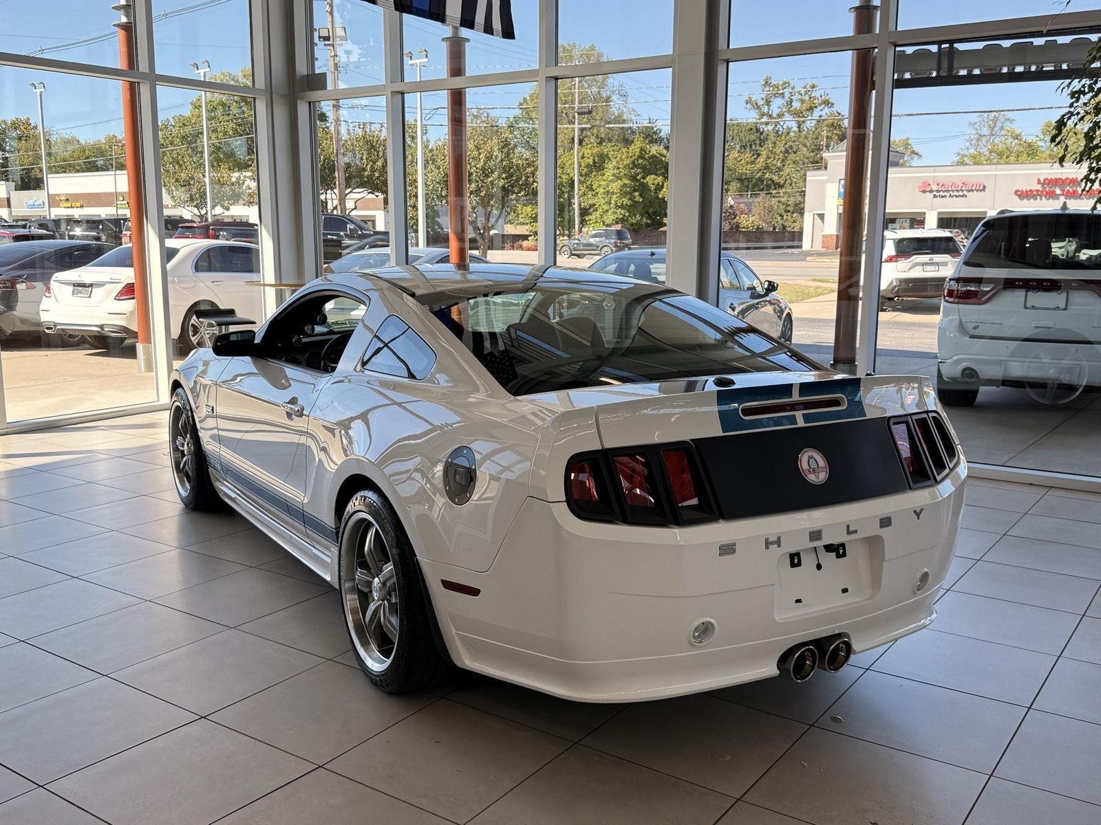 Ford Shelby GT350 Base 2011