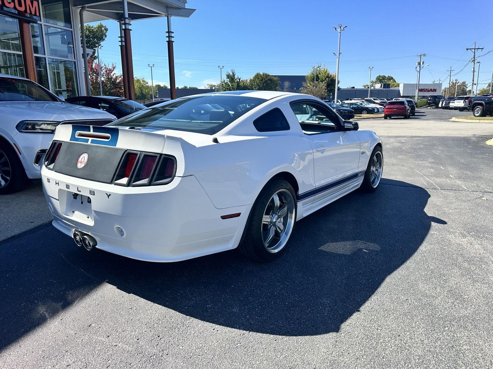Ford Shelby GT350 Base 2011