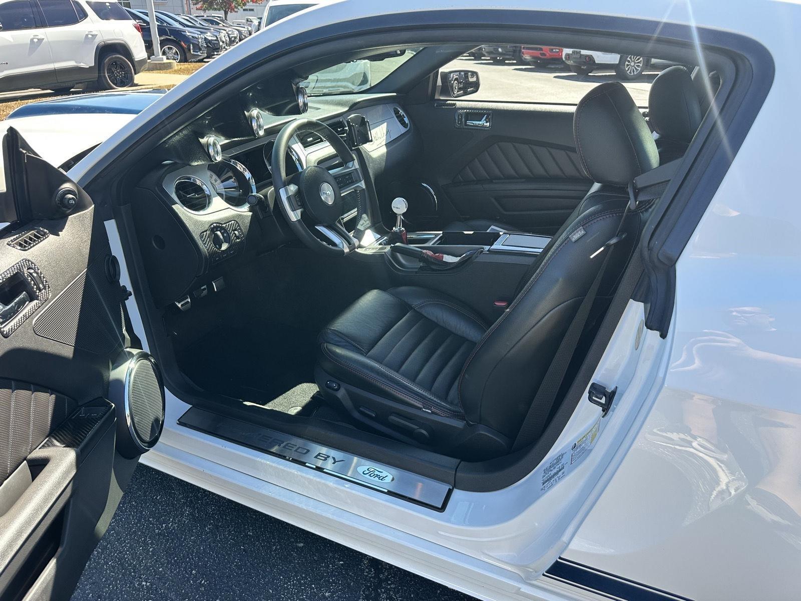 Ford Shelby GT350 Base 2011