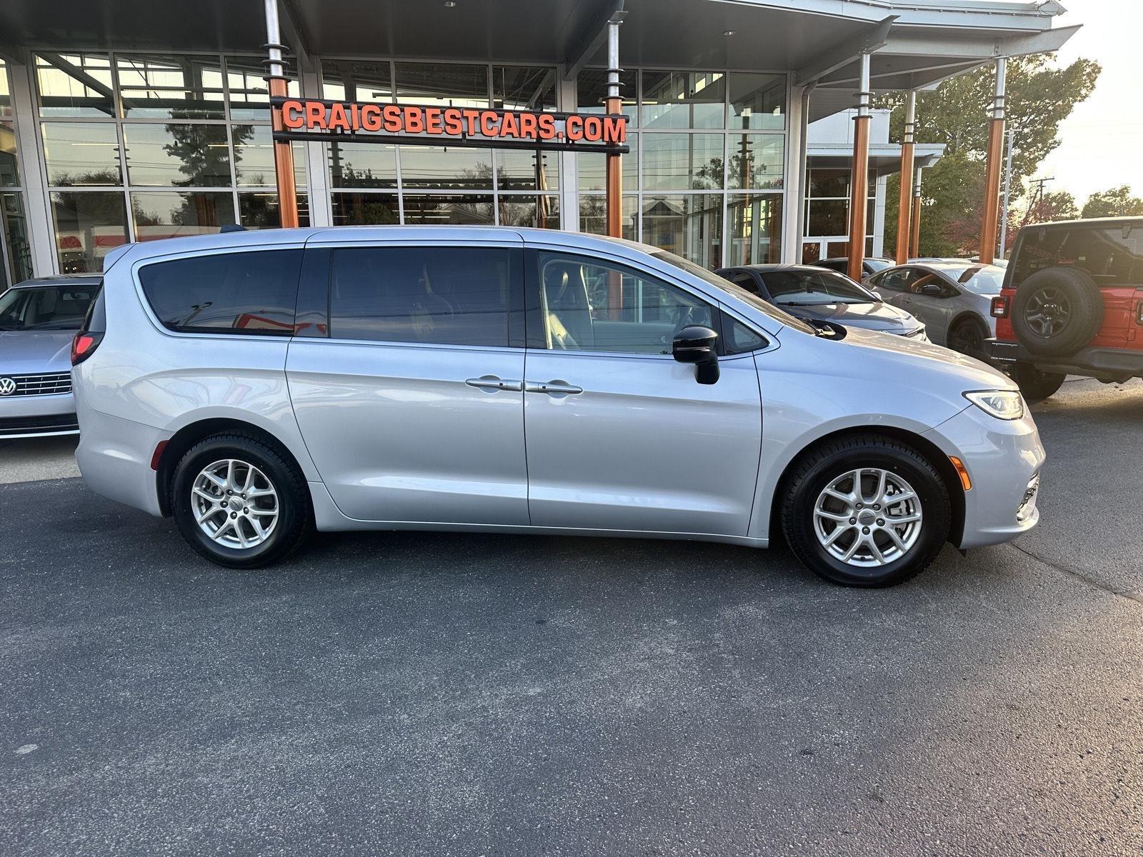 Chrysler Pacifica Touring L 2024