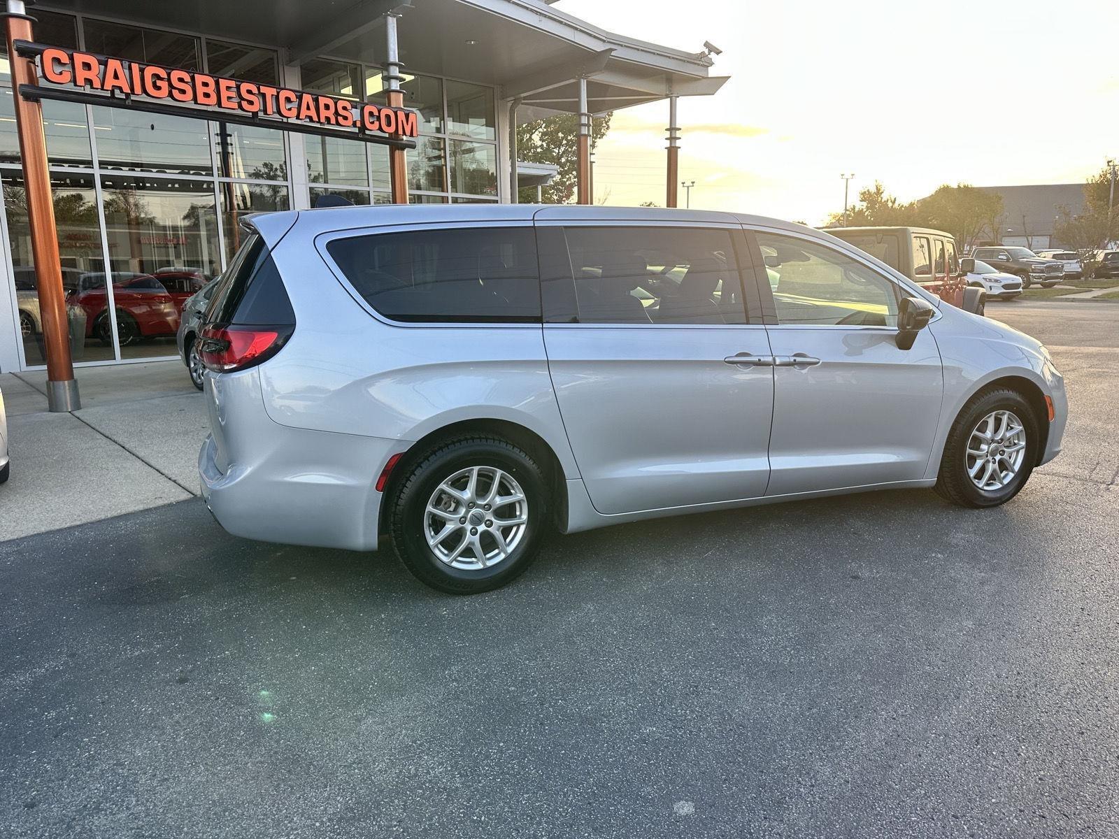 Chrysler Pacifica Touring L 2024